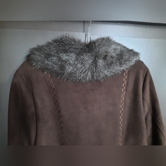 Simon Chang Full Length Winter Coat - Picture 4 of 13